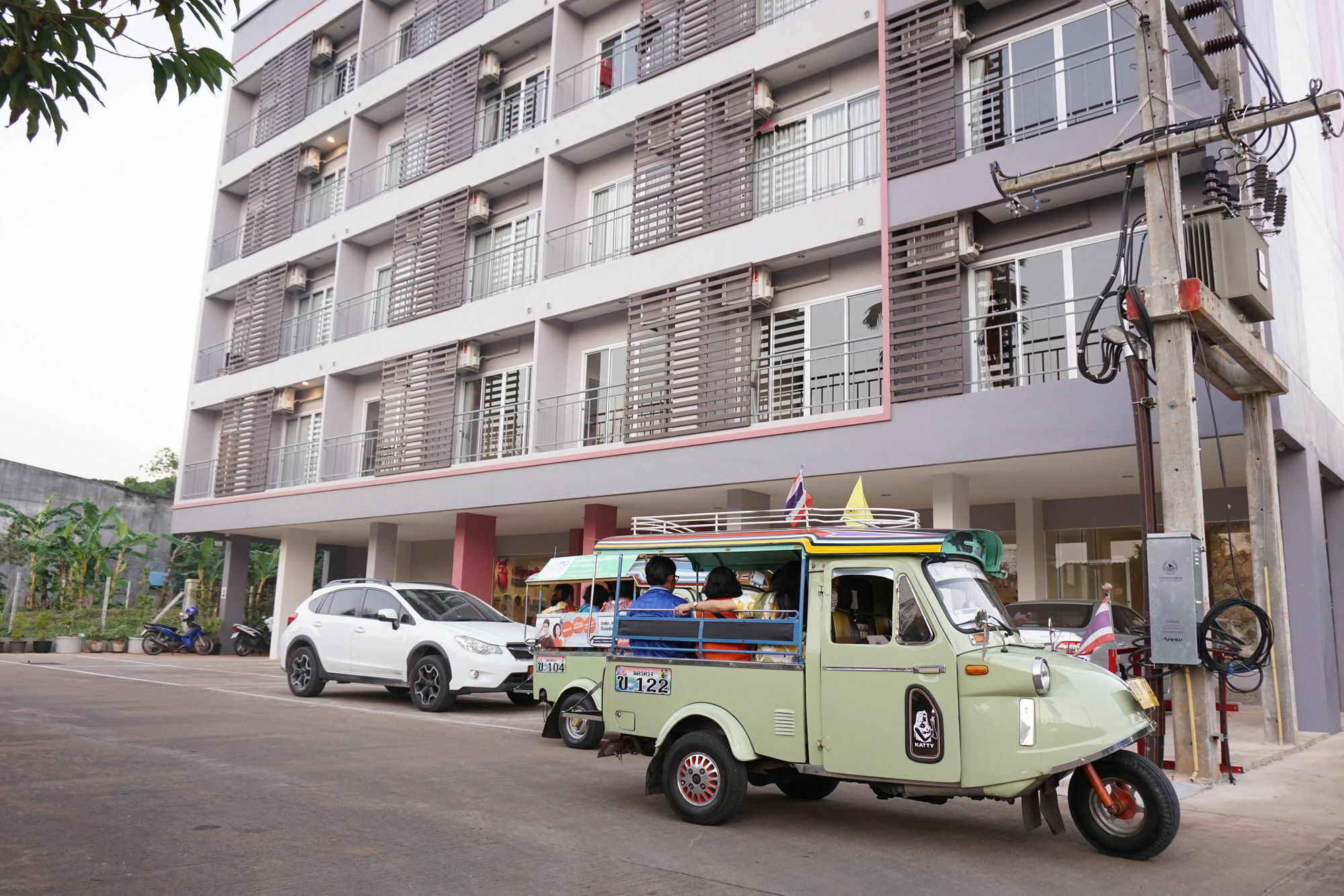 Chompu Nakarin Apartment Trang Exterior foto